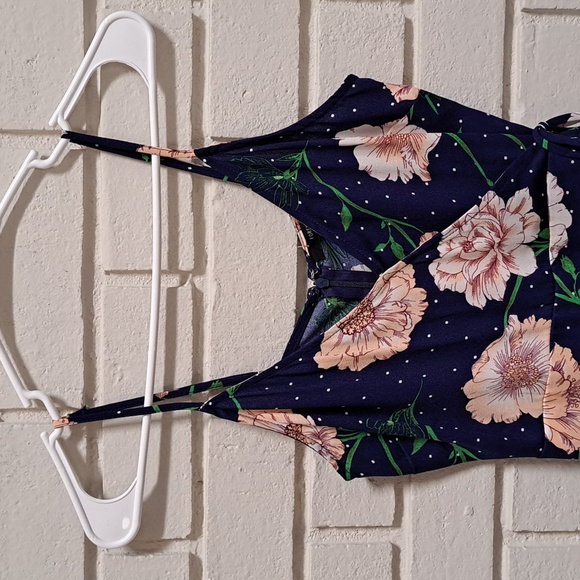 Forever 21 Blue Wrap Tie Floral  Romper. Size Small NWOT - Picture 2 of 9